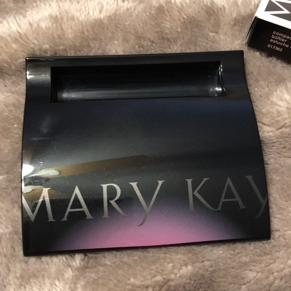MARY KAY COMPACT - Picture 5 of 9